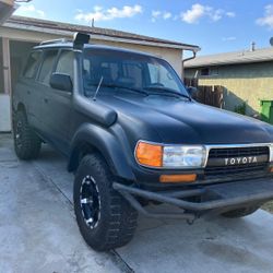 Toyota Land Cruiser FJ80