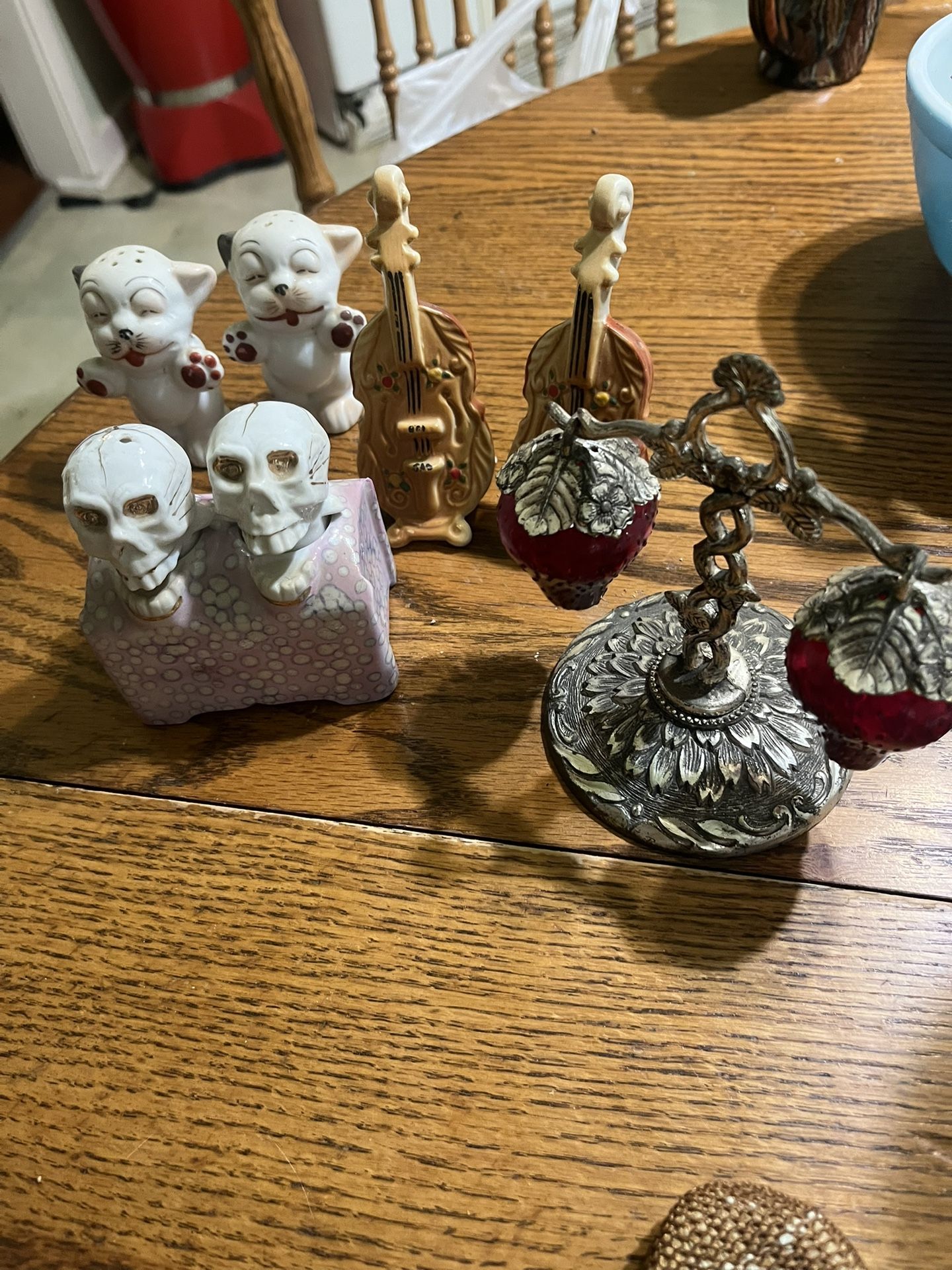 4 Sets Of Antique Salt And Pepper Shakers