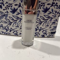 Christian Dior Le prestige La Lumiere 