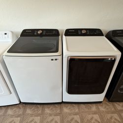 SAMSUNG WASHER AND DRYER SET XL CAPACITY.