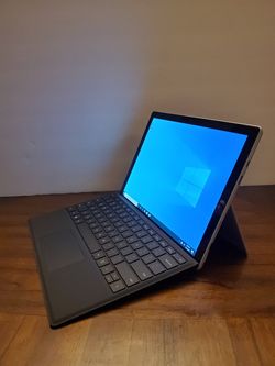 Surface Pro 5, Core i5, 8GB Ram 256 GB SSD 7th GENERATION MINT CONDITION👌 WITH KEYBOARD & Charger