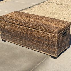 Wicker Ottoman Storage Bench (LxWxH: 48” x 18” x 20”)
