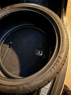 285 35 22 Goodyear Eagle F1 - Like New