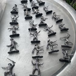 24 Jesse James Figurines. Firm 200