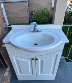 Bathroom sink and cabinet!Bathroom vanity Used
