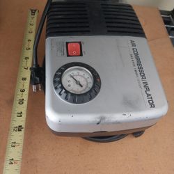 SMALL AIR COMPRESSOR GOOD WORKING CONDITION 