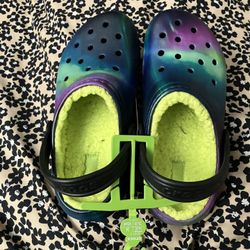 Brand New Limited Edition  Sherpa Lined Size 2 Kids Crocs
