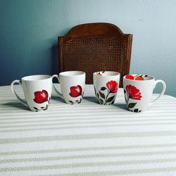 Kim Parker Gourmet Basics Mikasa Tulips Coffee Mugs