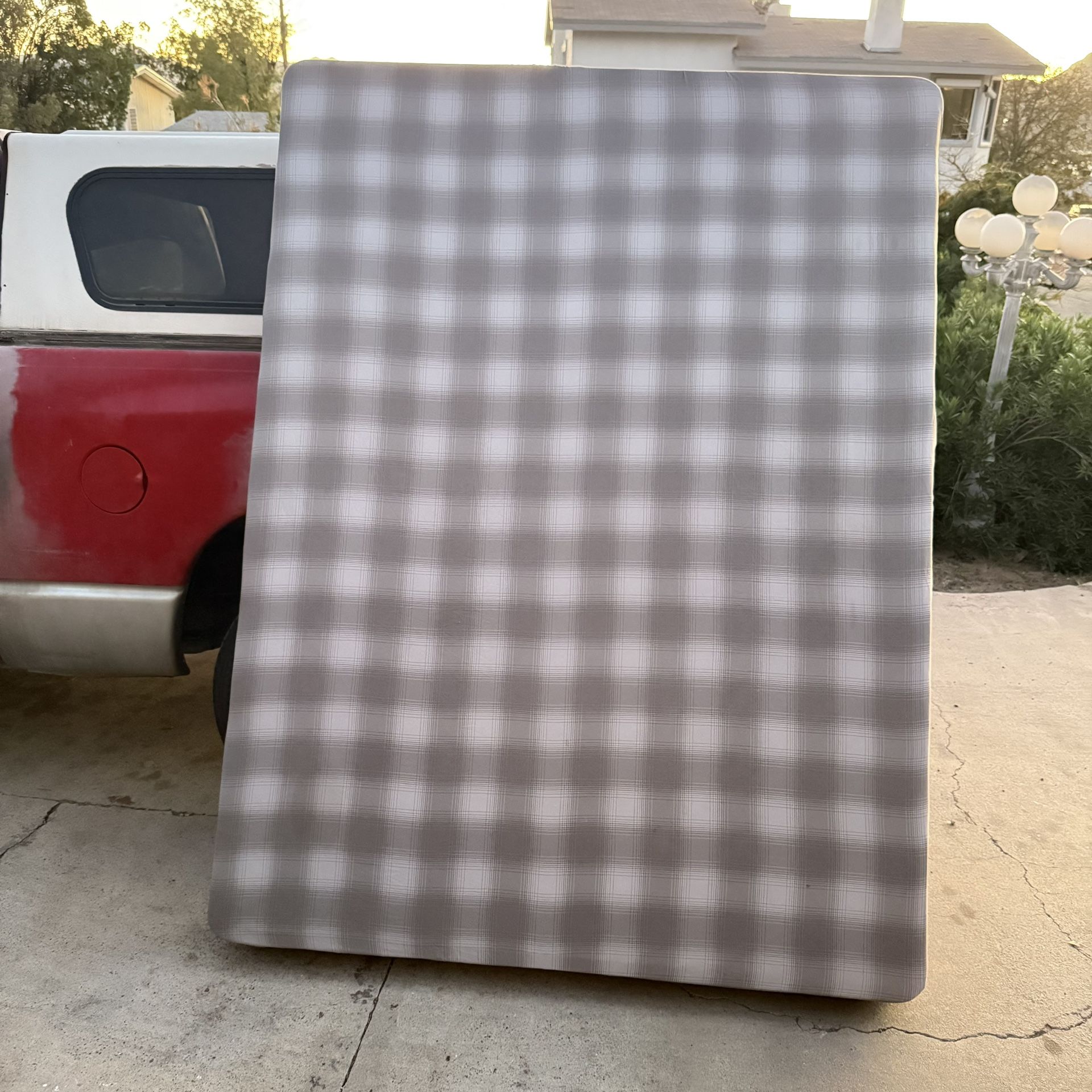 🎁QUEEN SIZE BOX SPRING🎁