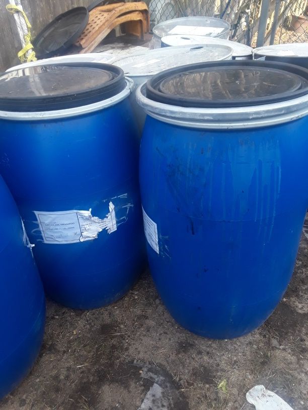 55 gallon plastic barrels