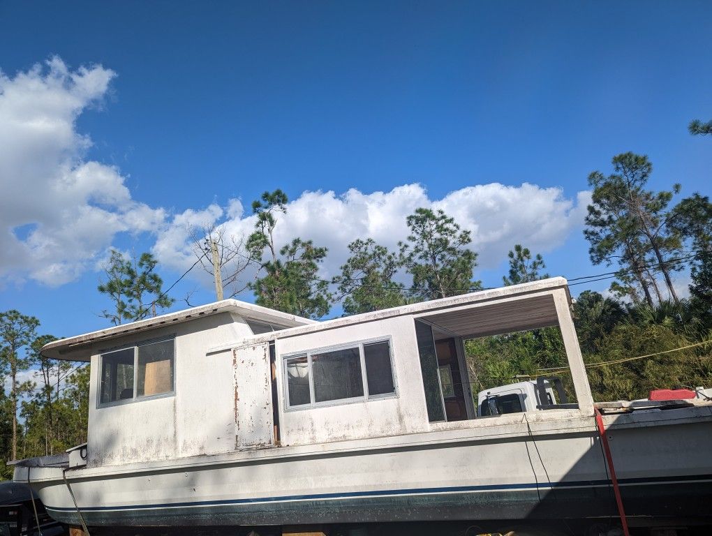 1989 House Boat