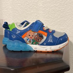 Size 7t Cocomelon Light Up Shoes