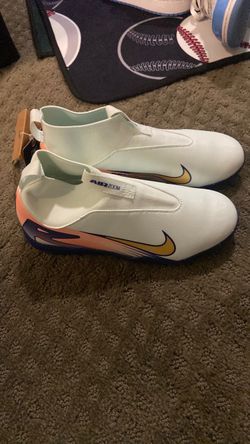 Nike soccer cleats air zoom cr7 size 4 never worn with tags