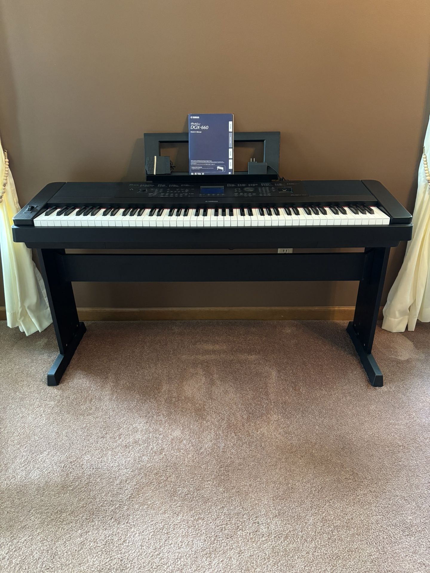 Yamaha DGX-660 - price just lowered