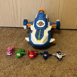 Super Wings World Aircraft. Excellent Condition. Mini Toys Included