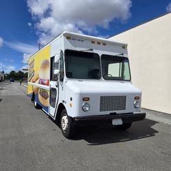 2007 Workhorse W42 18 ft Stepvan 
