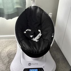 4moms® mamaRoo®4 Classic Multi-Motion™ Baby Swing in Black