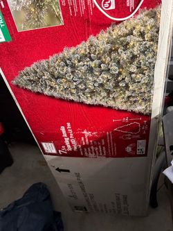 Home Accents 7.5 ft Sparkling Amelia Pine Pre-Lit Tree