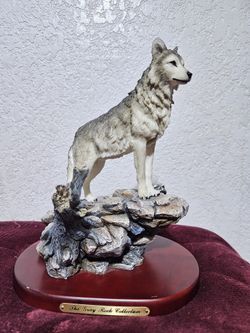 Vintage Amy & Addy Gray Rock Collection Alpha Wolf Sculpture Statue Figure Resin
