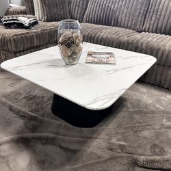 Gorgeous Coffee Tables! $49 Down! Easy Financing! 📲🛋️💙 