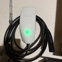 Tesla Wall Connector Gen 3 (48A) - Excellent Condition