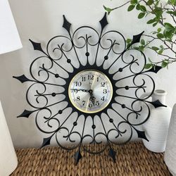 Vintage Original 25” Wrought Iron Metal Heavy Collectible Wall Hanging Starburst Mid Century Vintage Working Clock 