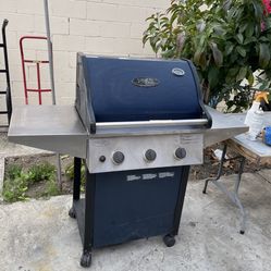 Excellent Condition Propane Grill