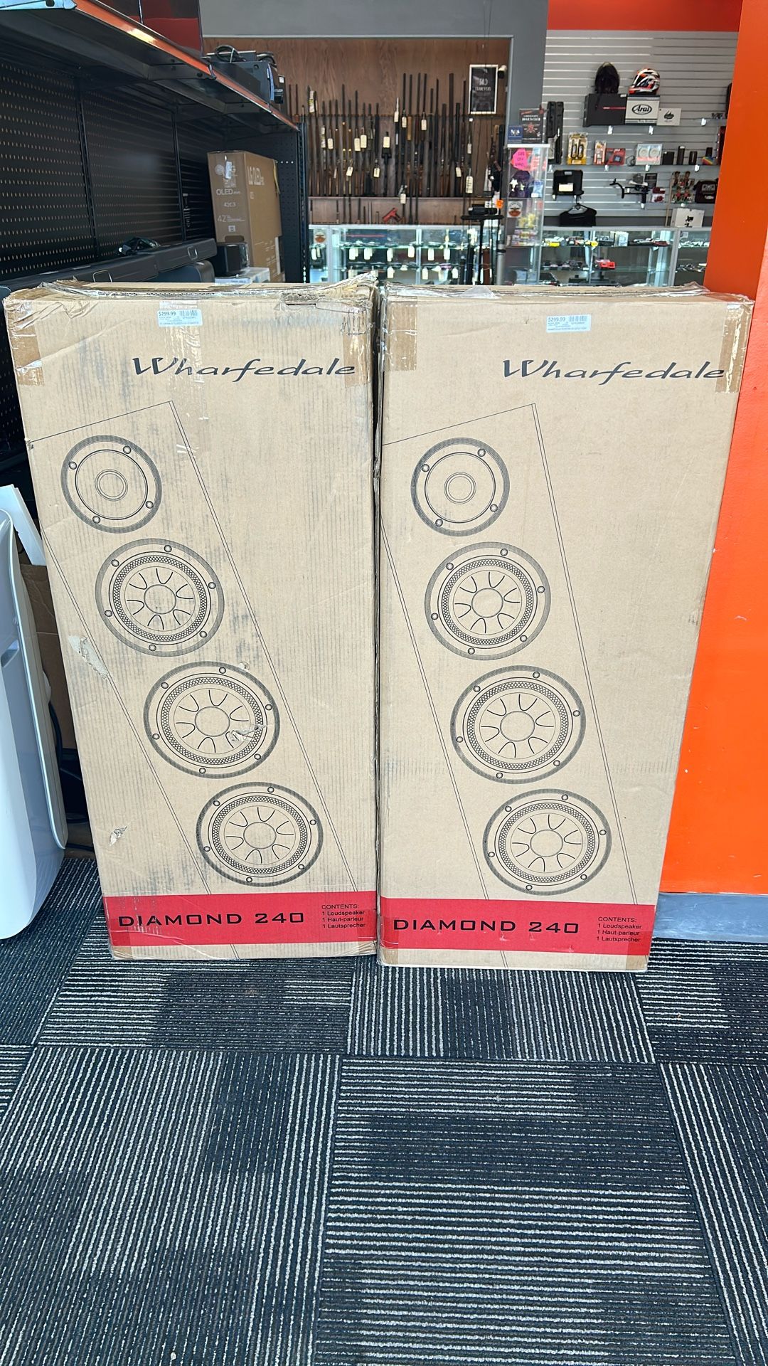 Wharfdale diamond 240 speakers like new with box