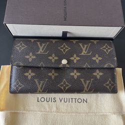 Authentic Louis Vuitton Sarah Monogram Wallet