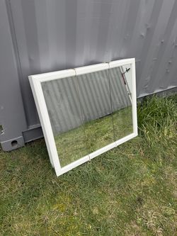 Mirrored medicine cabinet