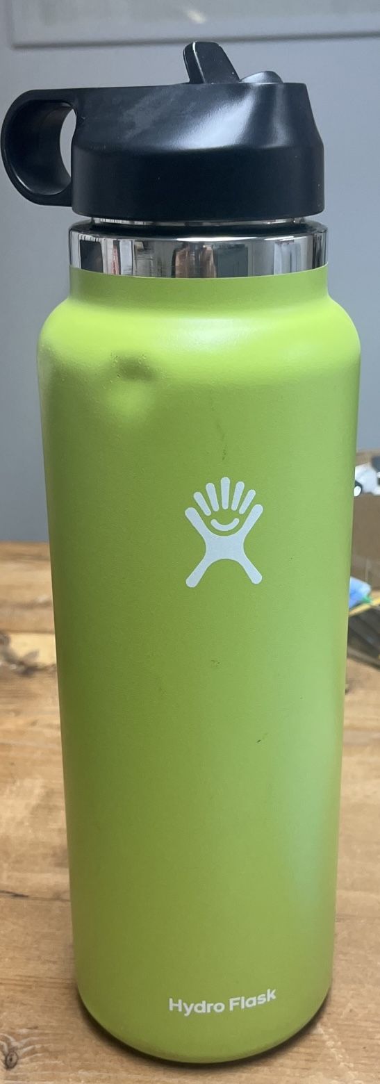Hydro Flask water Bottle 40 Ounces Green