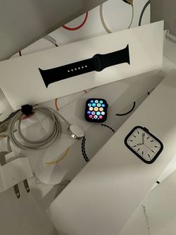 Apple Watch Series 7 45mm GPS WiFi with NEW band and box