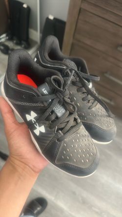 Baseball shoes