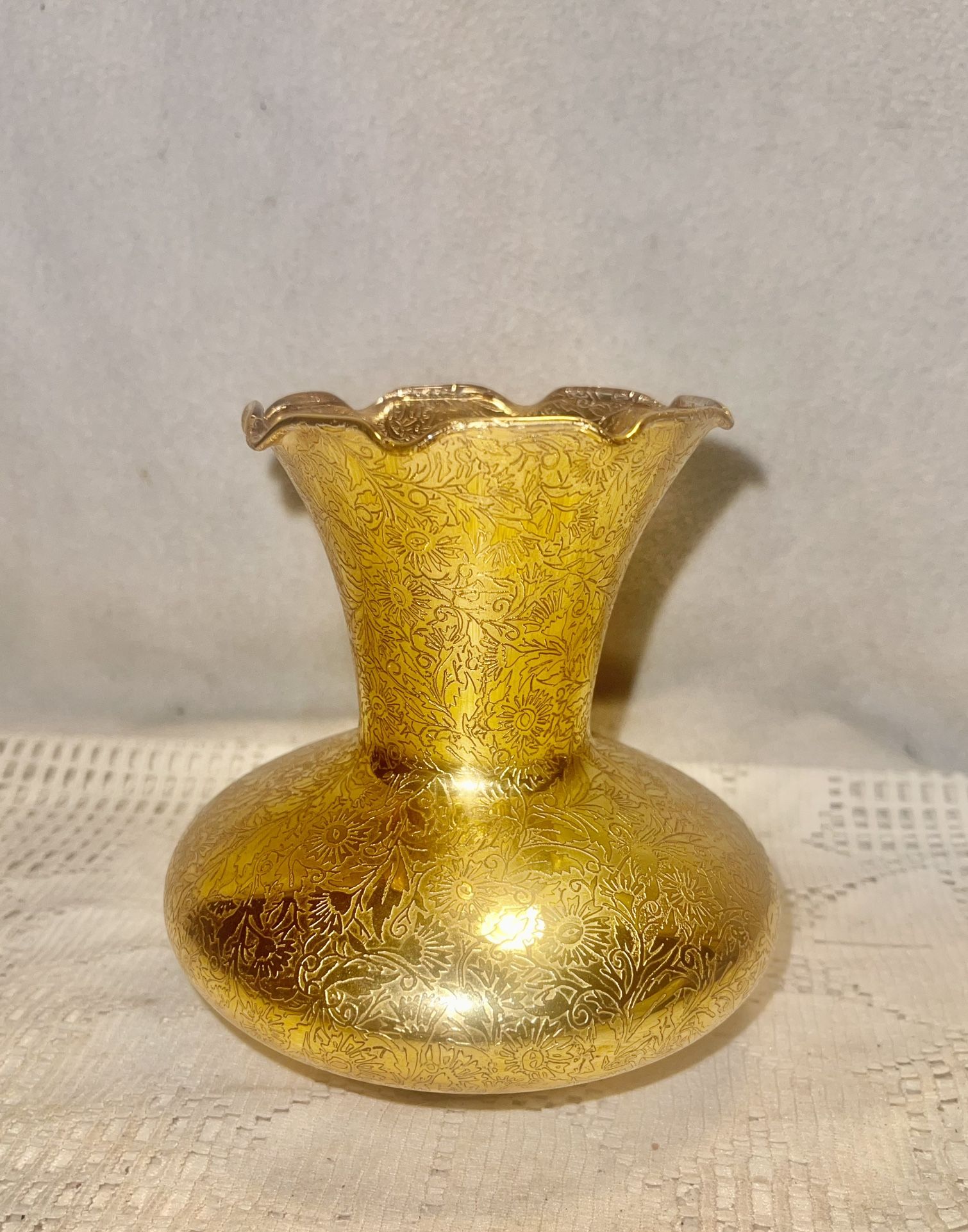 Vintage 22Karat gold over lay on balloon ruffled Lotus GLASS VASE!