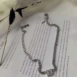 Stylish Necklace (Silver)