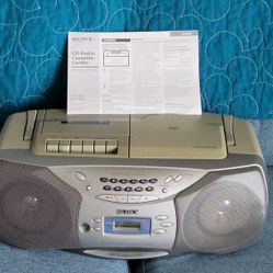 Sony CD/CASSETTE/AM FM RADIO PLAYER