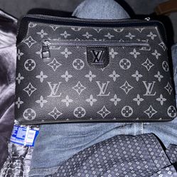 Louis Vuitton Unisex Crossbody Bag 