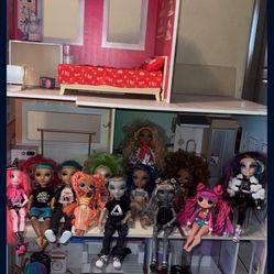 Doll House With Dolls 