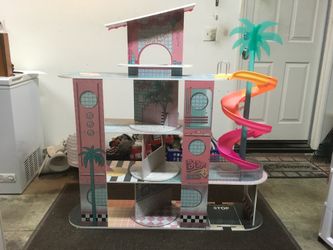 L.O.L. Surprise! OMG House of Surprises Dollhouse + Accessories