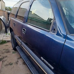 2002 Tahoe Complete  Front Passenger Door