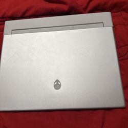 Alienware X14 r2