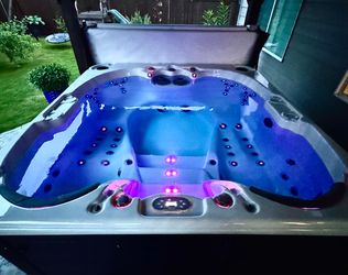 Luxury Divine Hot Tub Deluxe Dual Massage 100-Jet 4-Person Spa – Like New / Excellent Condition! (Customize price, c