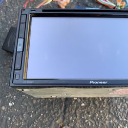 Pioneer Stereo With Extras