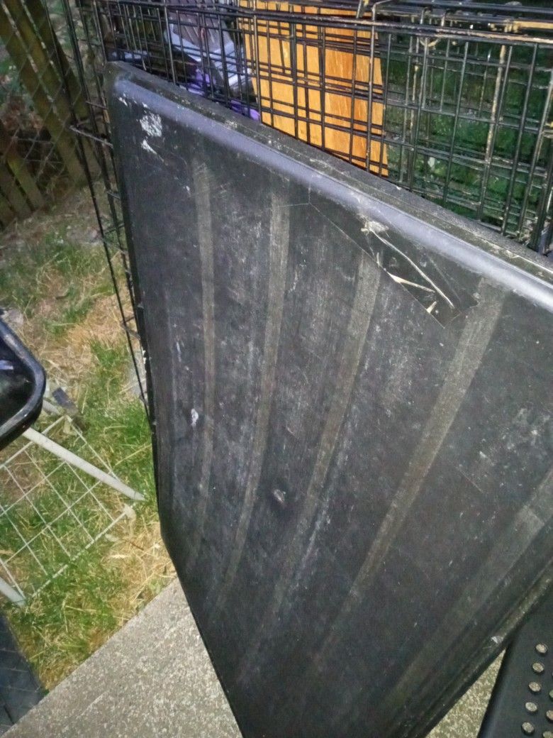 Full Size Dog Cage/ Kennal With Plastic Insert