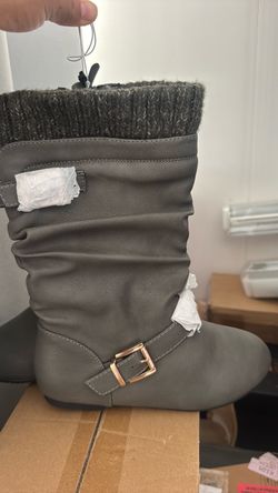 Girls boots size 4