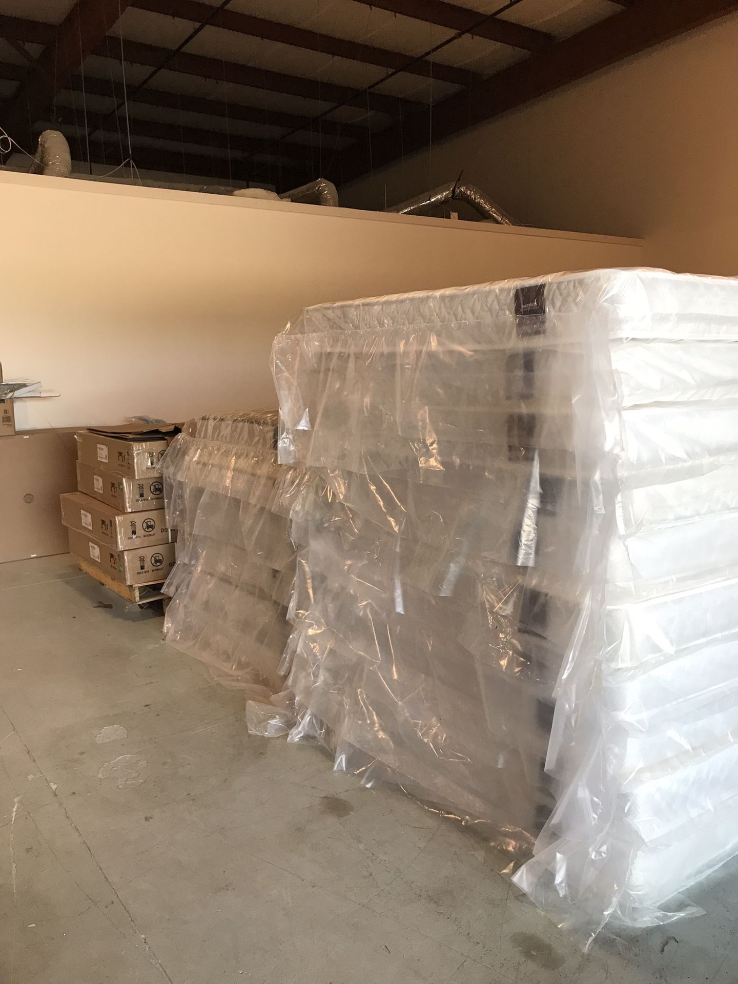 Warehouse clearance! Brand new King size mattress sets,Queen size, Full and Twin