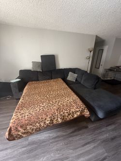 Pull-Out Sectional Couch – Good Condition – MUST GO ASAP