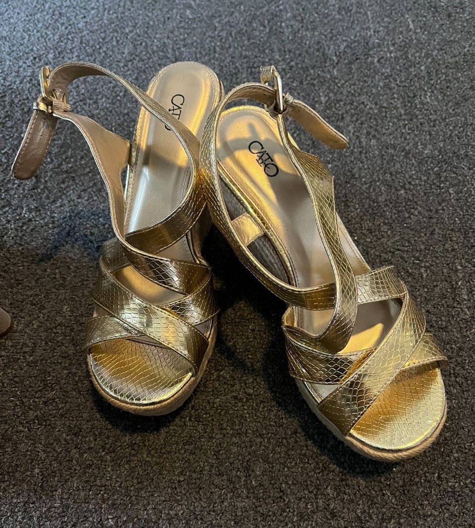 Gold Wedge Heel Sandal Size 8