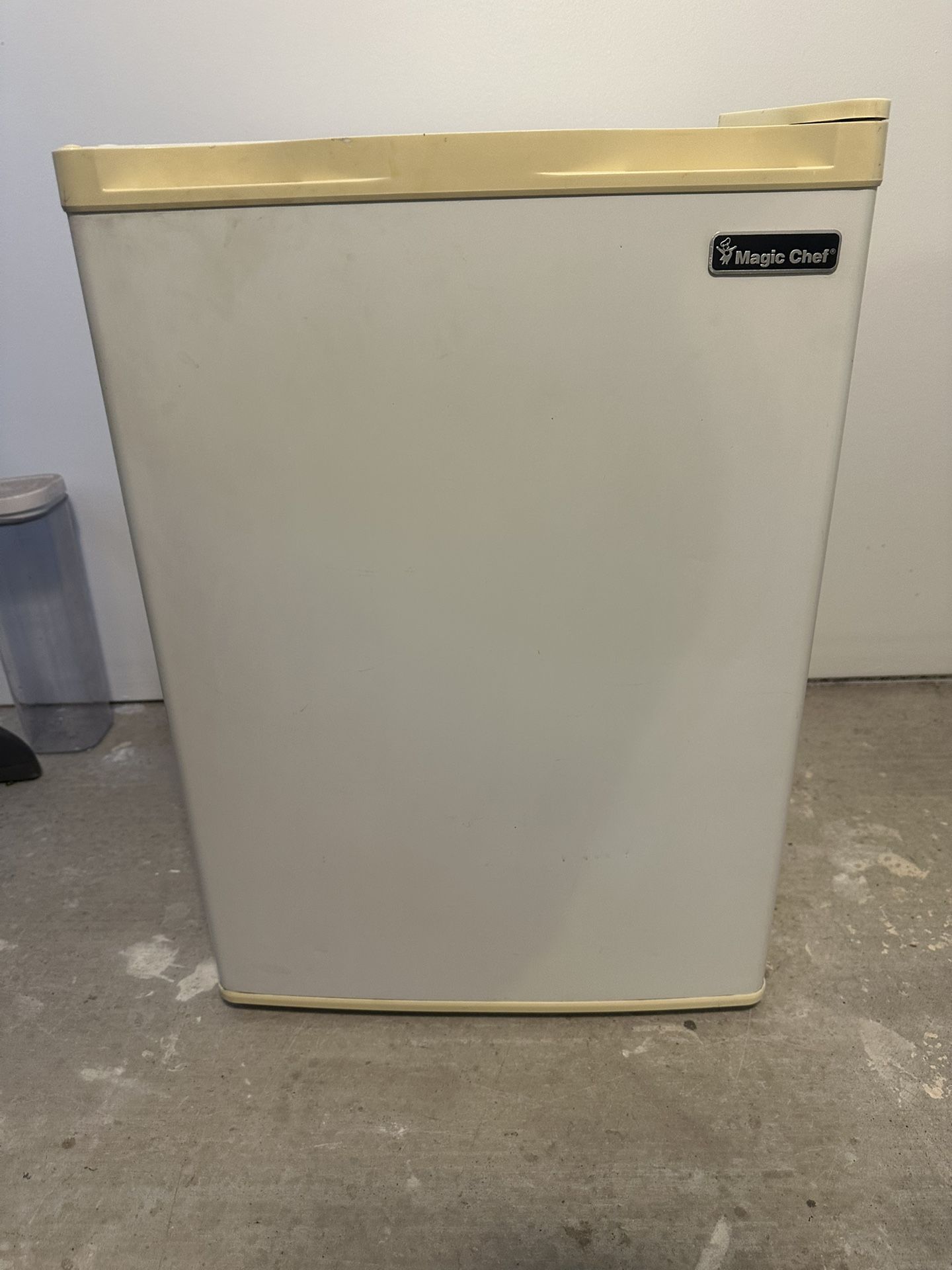 Mini fridge