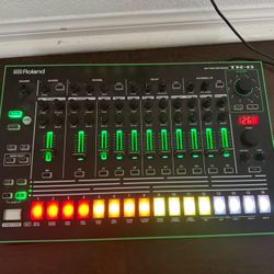 Roland TR-8 Rhythm Performer Drum Machine 